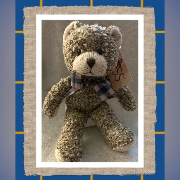 Handcrafted Russ Bear with Bow - Picture 2 of 4